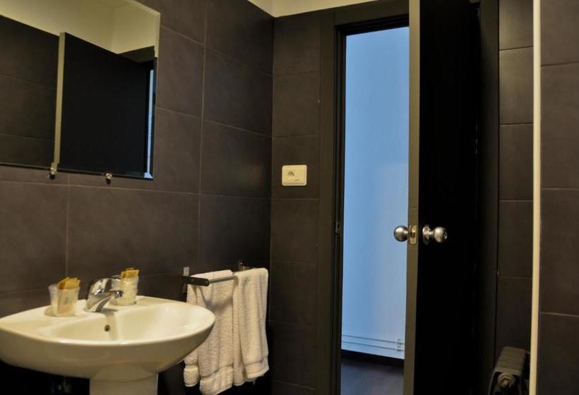 پانسیون Hostal La Rotonda