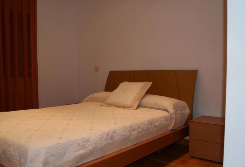 بنسيون Hostal Restaurante Bustos