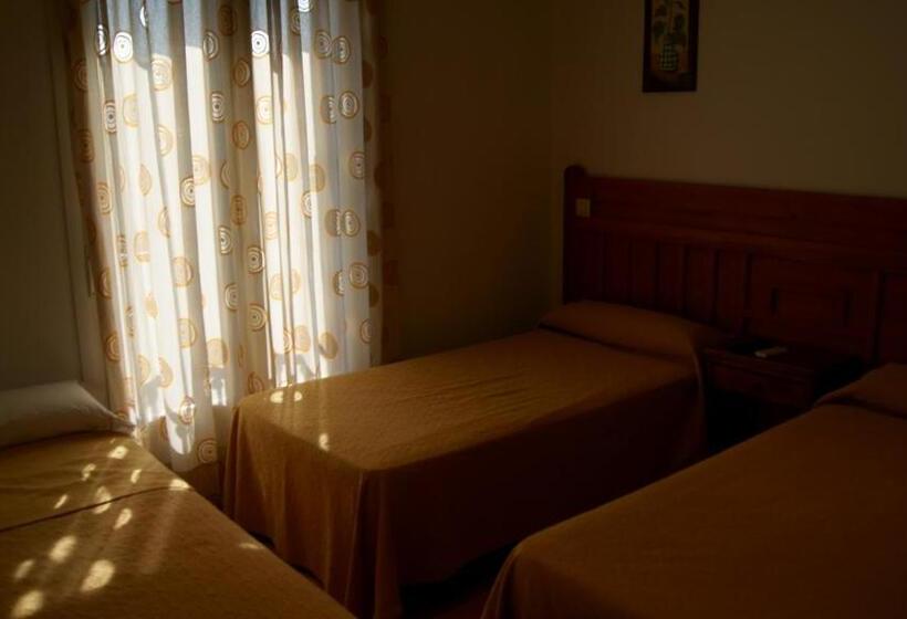 بنسيون Hostal Restaurante Bustos