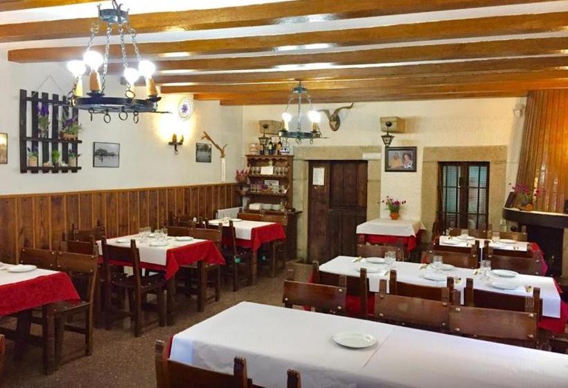 پانسیون Hostal Restaurante El Chato