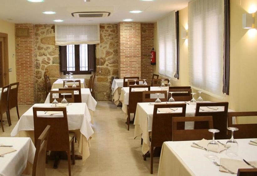 פנסיון Hostal Restaurante La Muralla