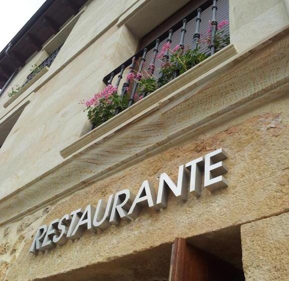 פנסיון Hostal Restaurante La Muralla