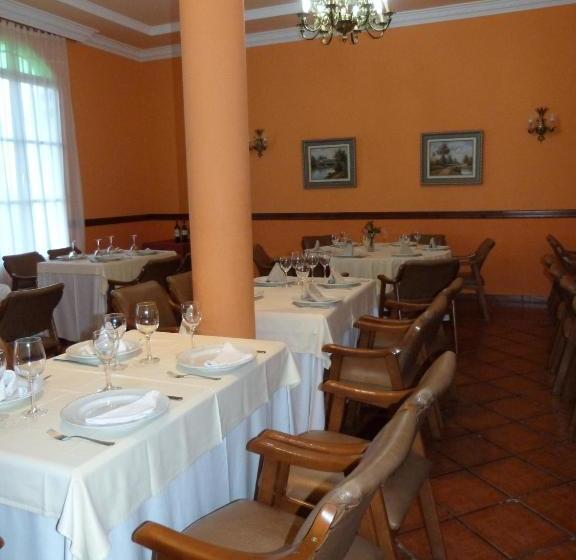 بنسيون Hostal Restaurante Las Canteras