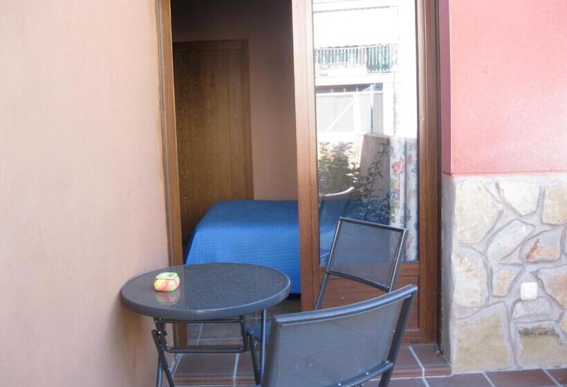 پانسیون Hostal Sol De La Vega