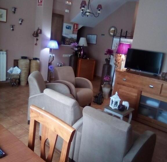 پانسیون Hostal Sol De La Vega