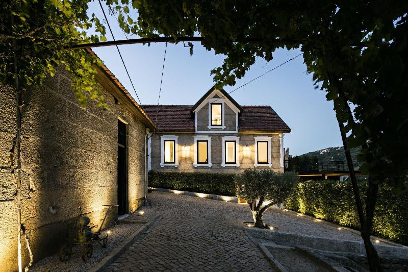 هتل Quinta De S.bernardo   Winery & Farmhouse
