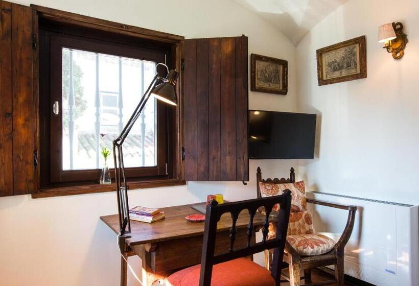 بنسيون Torre De Maneys