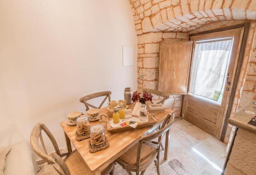 تختخواب و صبحانه Trulli Antichi Mestieri   Widespread Trulli In The Historic Center