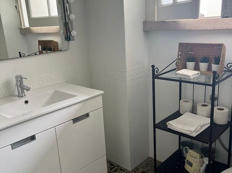 پانسیون Alvalade Ii Airport Guest House