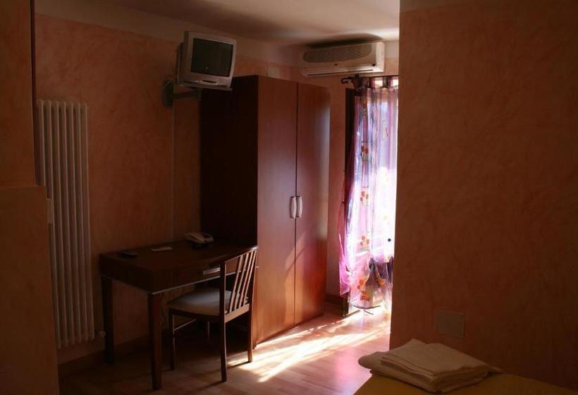 بنسيون Locanda Della Corte