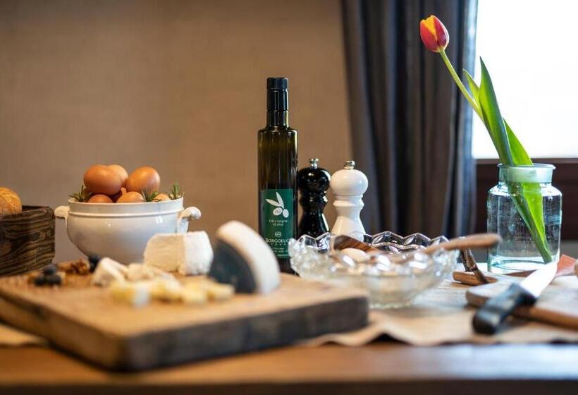 هتل Foresteria Borgoluce