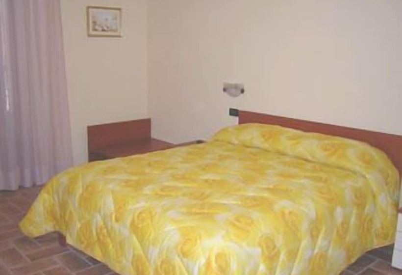بنسيون Camere Santucci