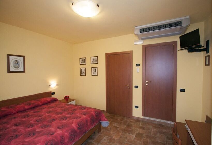 بنسيون Camere Santucci