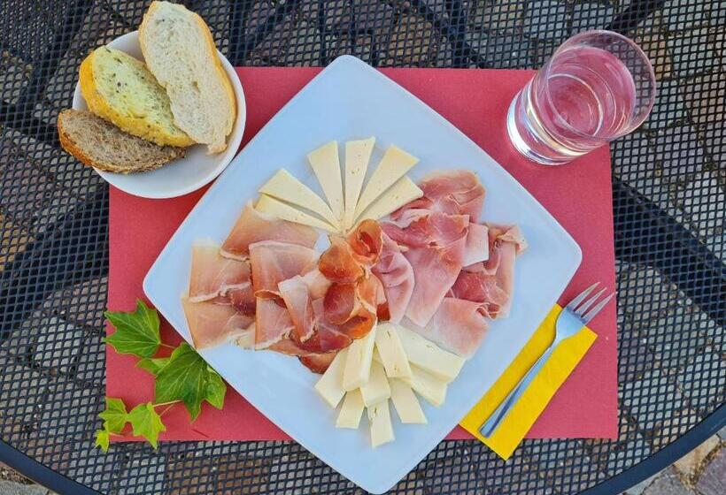 فندق Agriturismo Maso Besleri