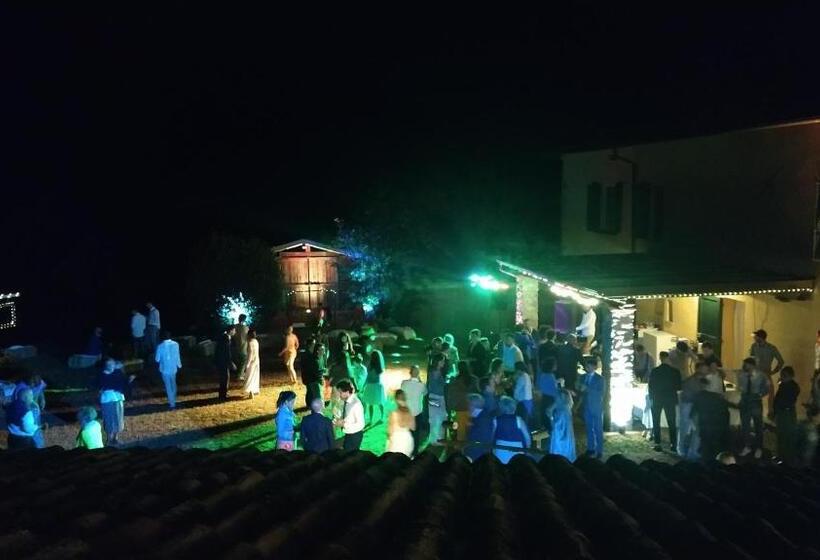 فندق Cascina Formighezzo