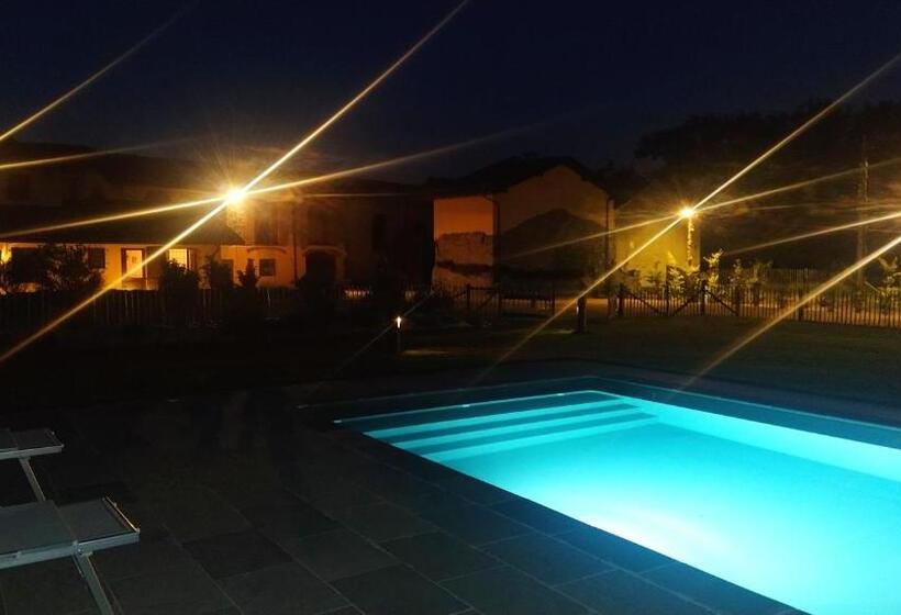 فندق Cascina Formighezzo