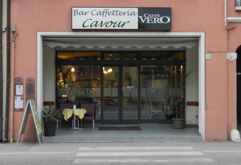 هاستل Locanda Trattoria Caffè Cavour