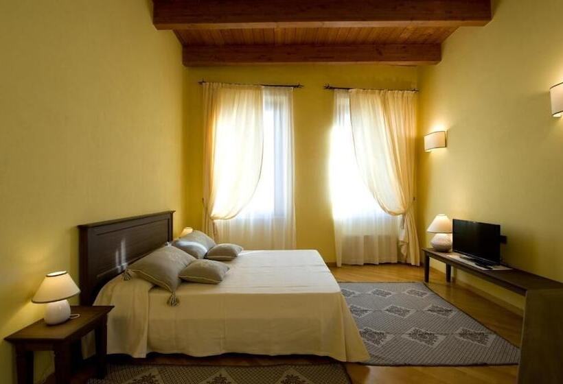 پانسیون Piazza Azuni 18 Guest House