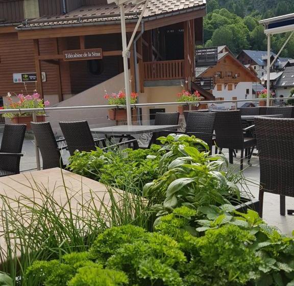 فندق Hôtel Chalet Les Mélèzes