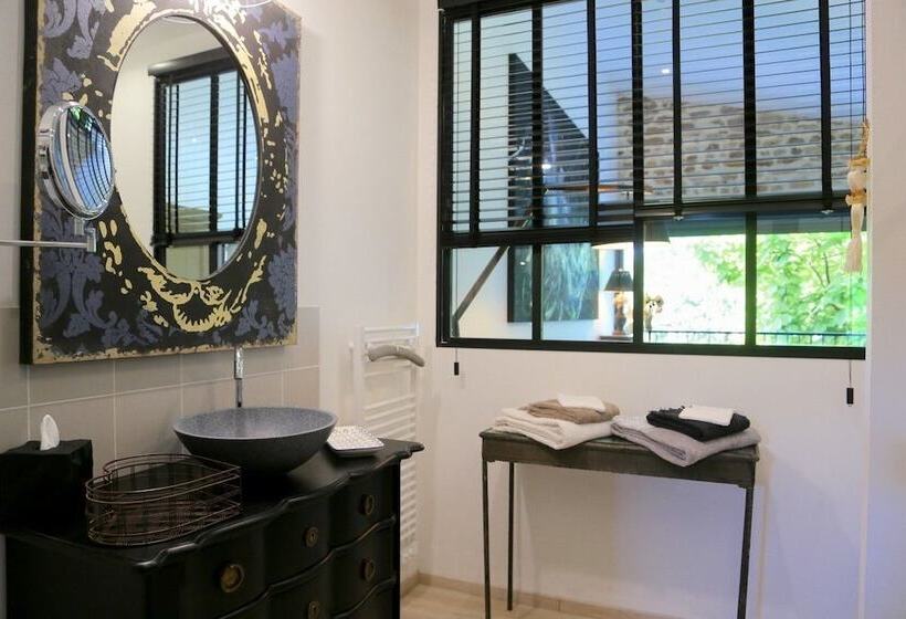 بنسيون La Maison D Inès And Ugolin & Spa