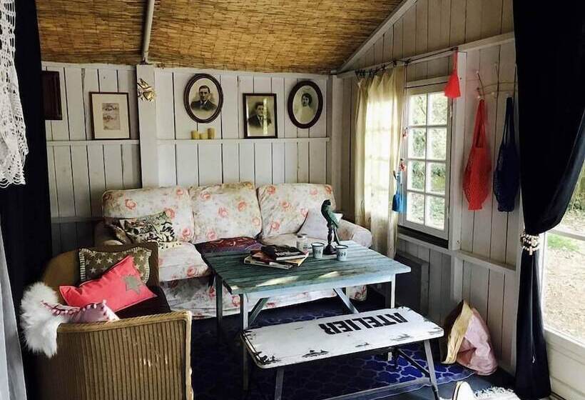 ベッドアンドブレックファースト Glamping Insolite Dolly Waikiki