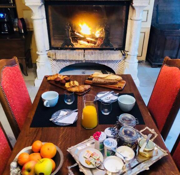 بنسيون Auberge Des Capucins