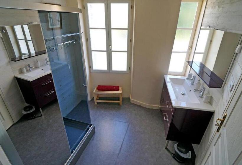 بنسيون Auberge Des Capucins