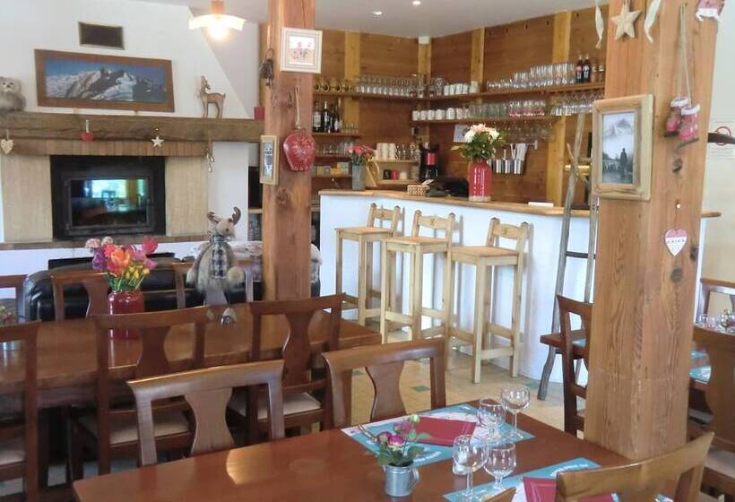 호스텔 Auberge Du Pont De L Alp