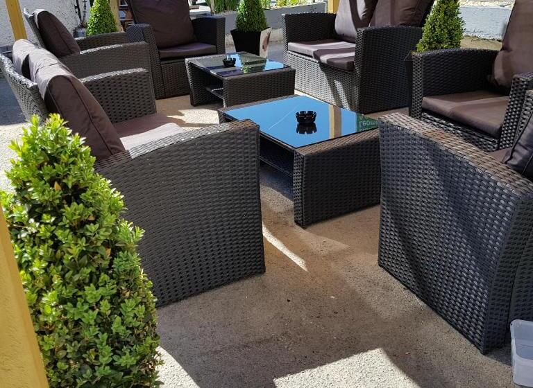 הוסטל The Lamb And Flag Inn