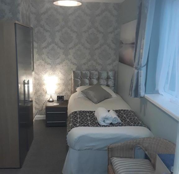 مبيت وإفطار Three Palms