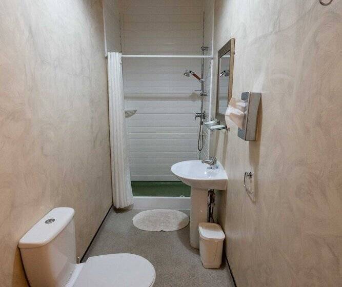 پانسیون Aarondale Guest House