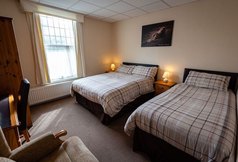 پانسیون Aarondale Guest House