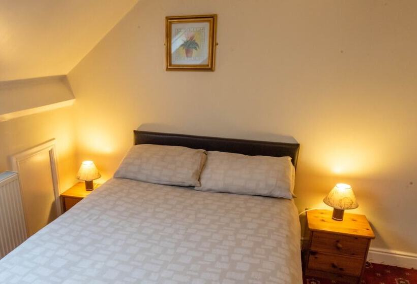 پانسیون Aarondale Guest House