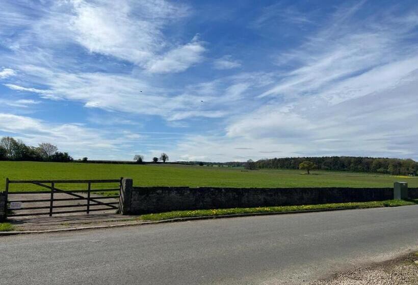 بنسيون The Garden Suites At Snape Castle Mews