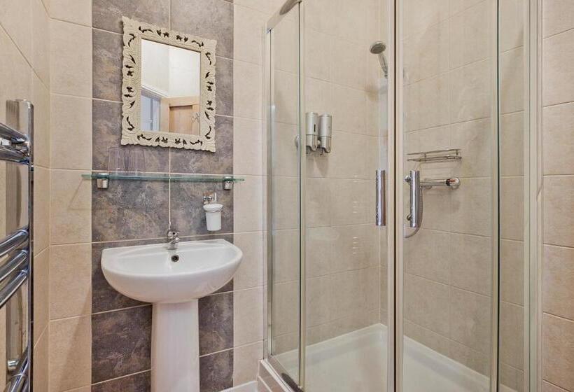 بنسيون White Rose Guest House