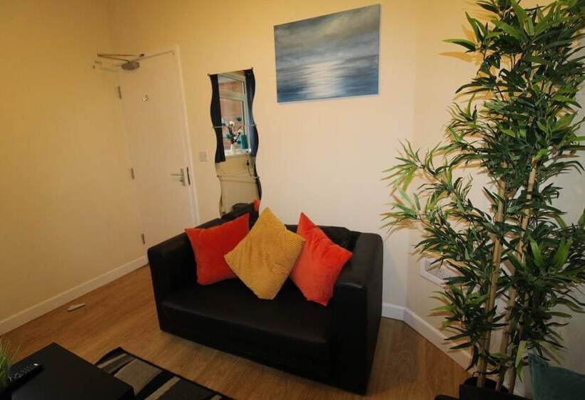 ペンション Shirebrook House