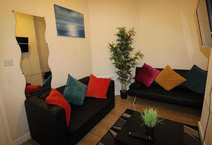 ペンション Shirebrook House