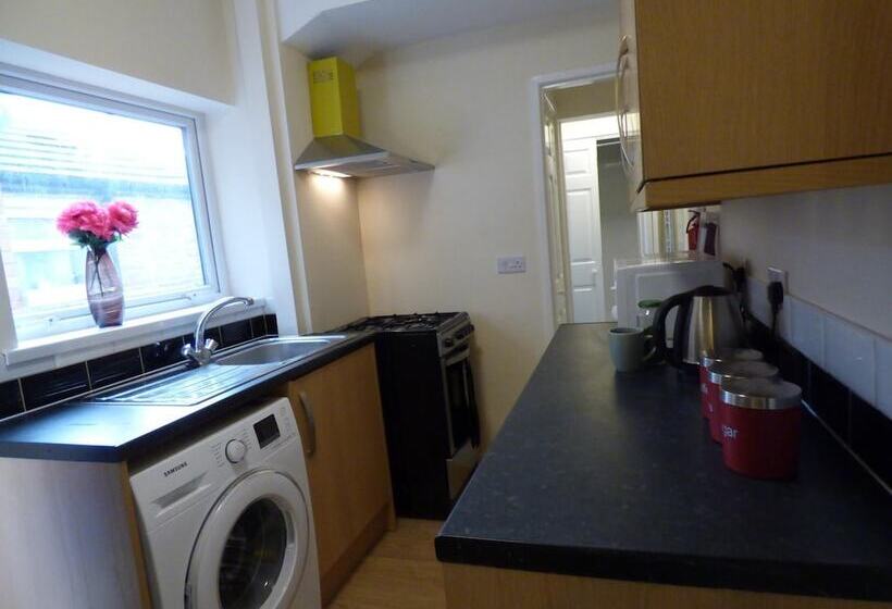 ペンション Shirebrook House