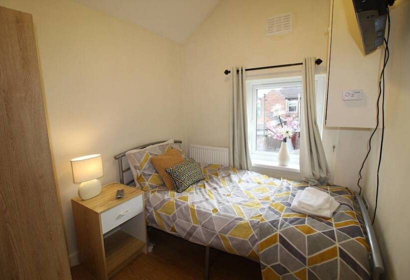 ペンション Shirebrook House