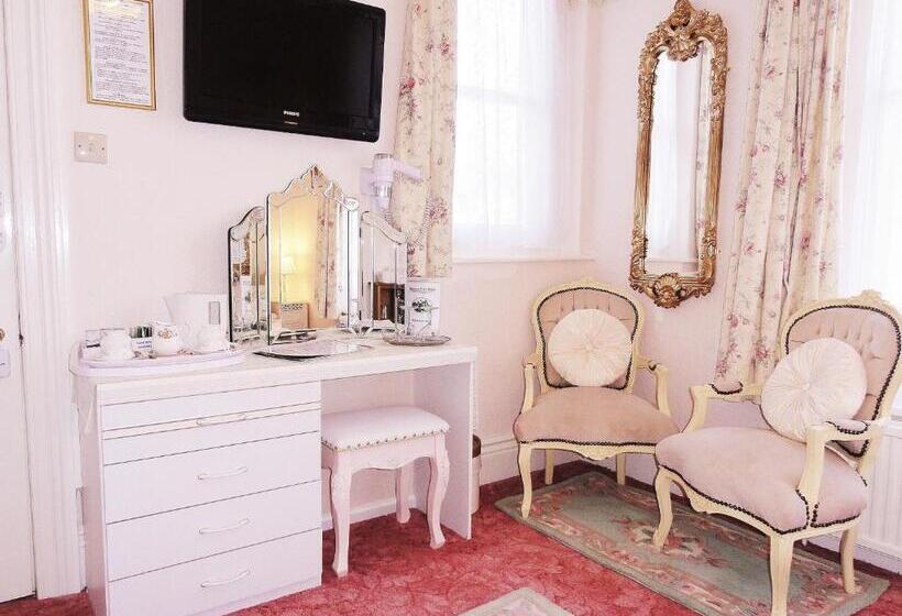 פנסיון Braemar Guest House