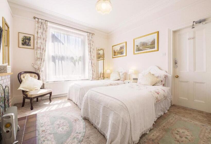 פנסיון Braemar Guest House