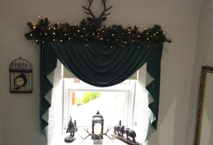 بنسيون Crawfords Guest House