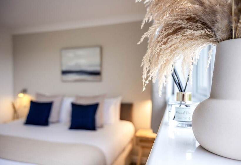 بنسيون Inn For All Seasons