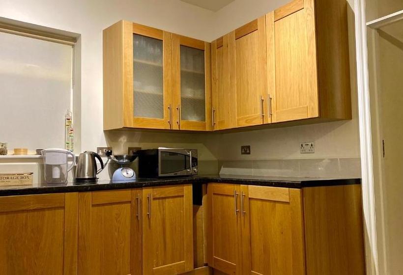 بنسيون Parkstone Guest House