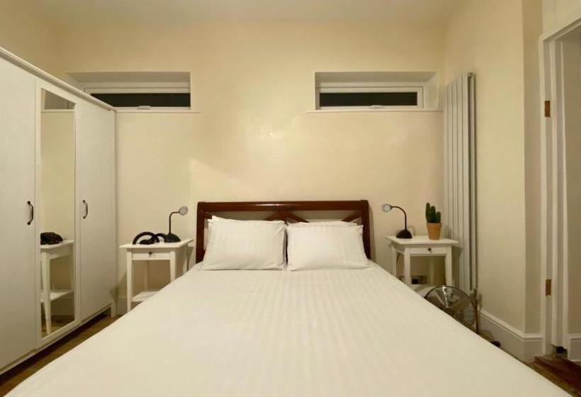 بنسيون Parkstone Guest House