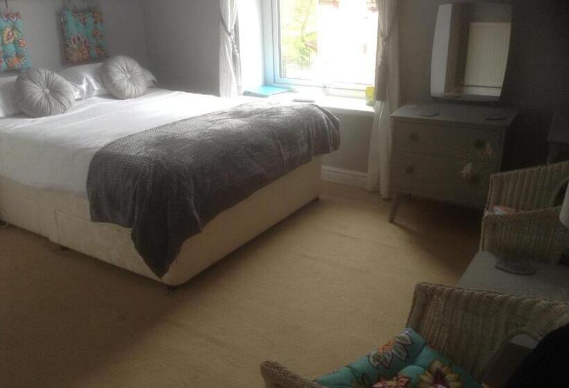 بنسيون The Lychgate