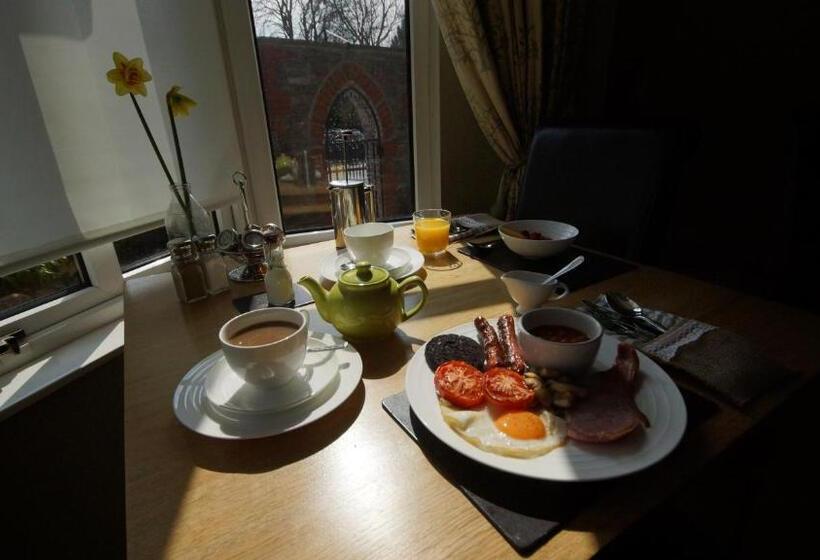 بنسيون The Lychgate