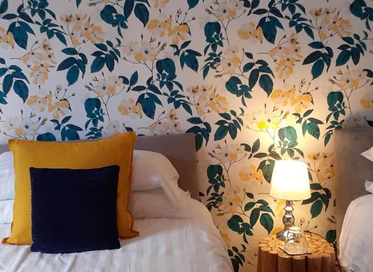 بنسيون The Lychgate