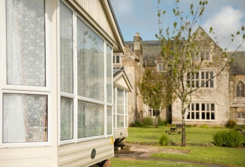리조트 Trelawne Manor Holiday Park