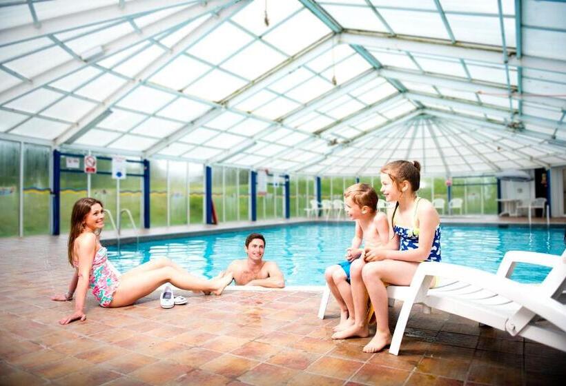 리조트 Trelawne Manor Holiday Park